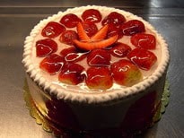 4-6 Kişilik Yaş Pasta - Çilek ve Nemli Kek pasta